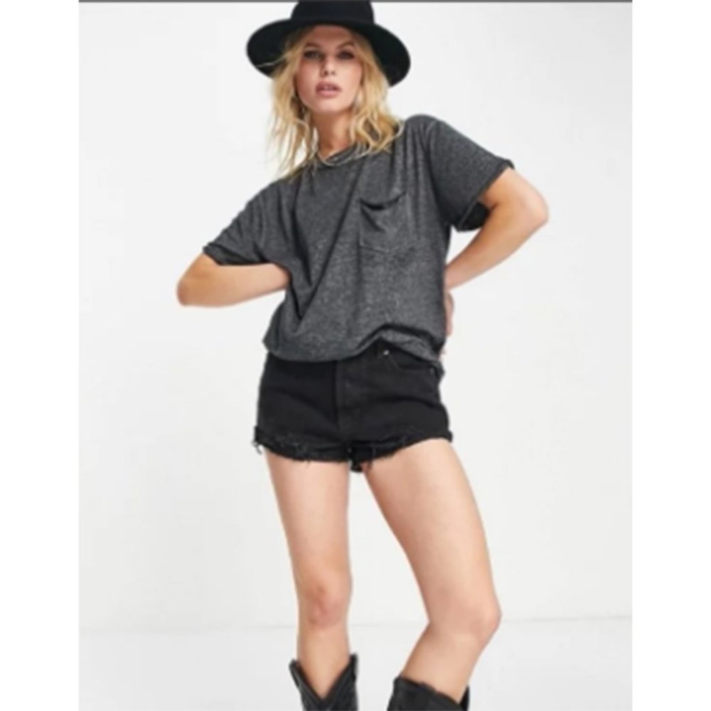 Free People We The Free Vella Tee Size Medium in Black-Relaxed Fit Slouchy